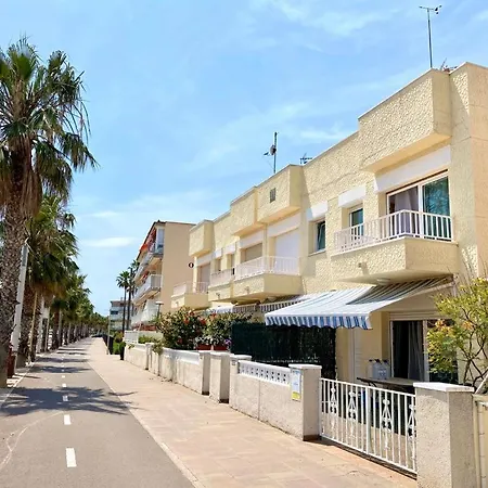 House In Front Of The With Sea View Holiday home *